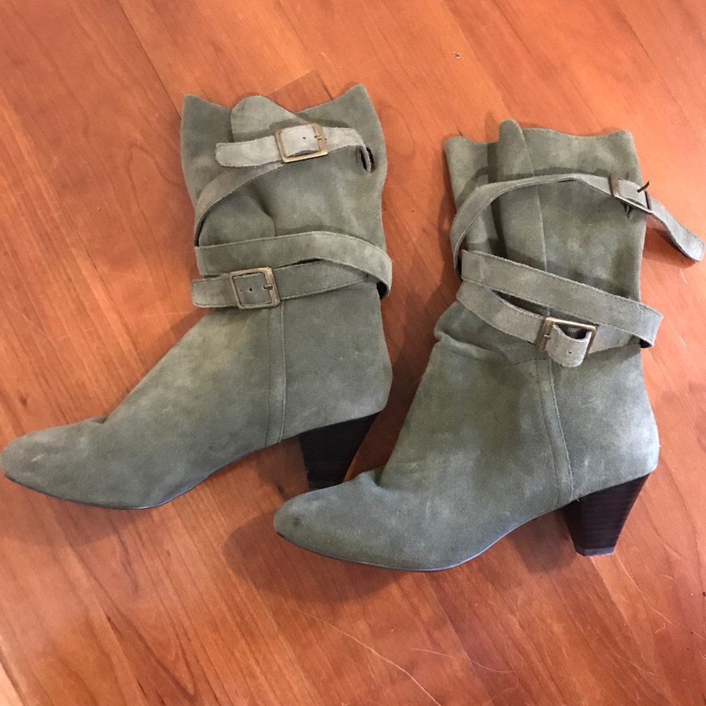 Colin Stuart green belted ankle booties. Size 7